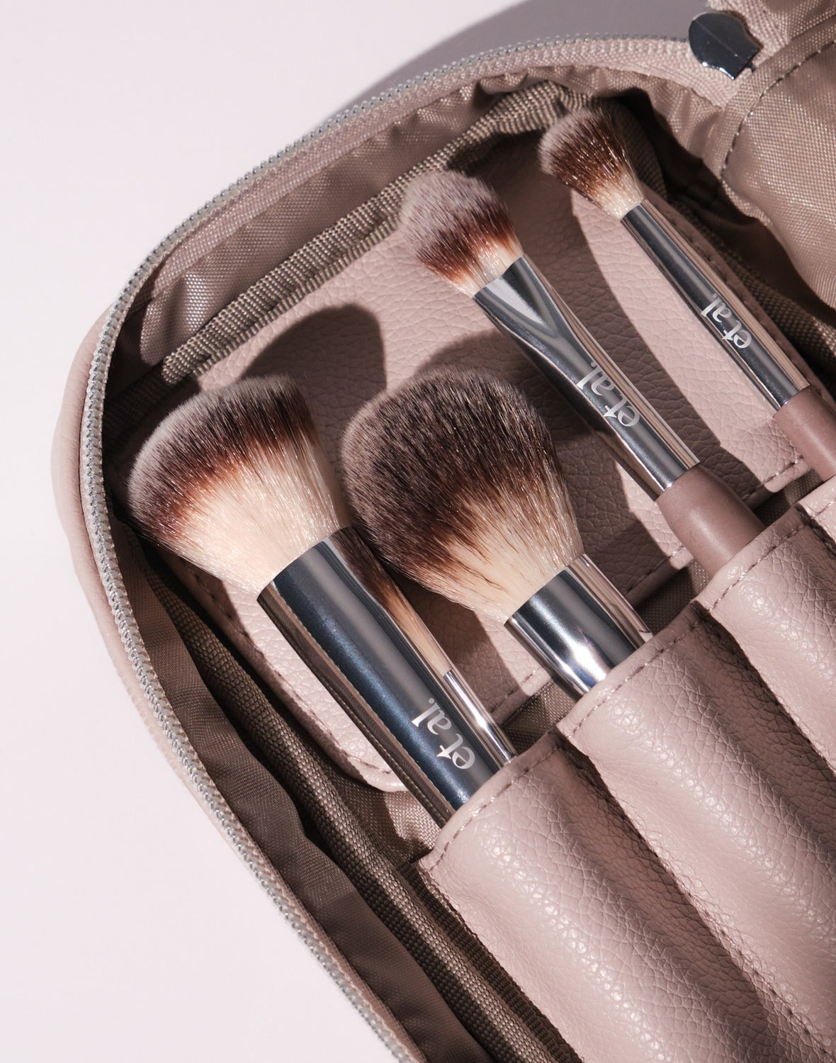 LIMITED-EDITION BRUSH SET